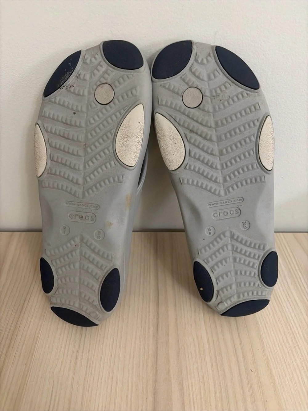 CROCS Iconic comfort Light Gray Classic Flip Flops size M8 W10